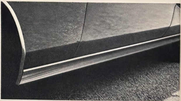 Bright chrome rocker panel molding